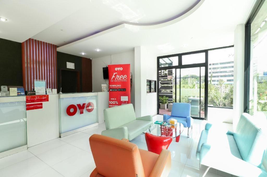 Oyo 412 7 Days Hotel Chiang Mai Zewnętrze zdjęcie