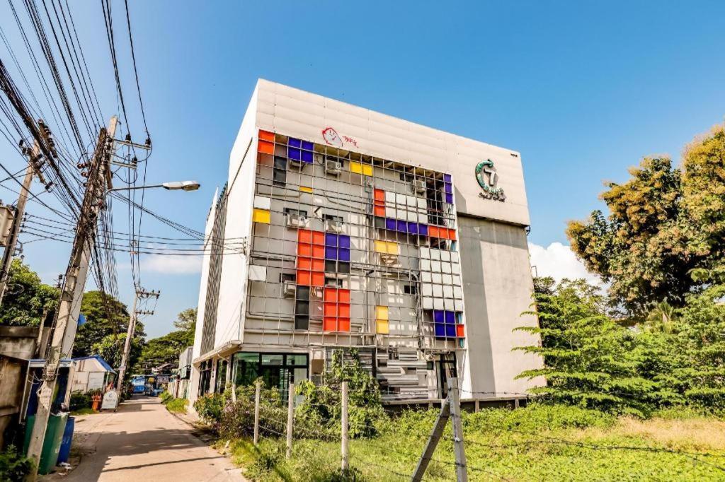 Oyo 412 7 Days Hotel Chiang Mai Zewnętrze zdjęcie