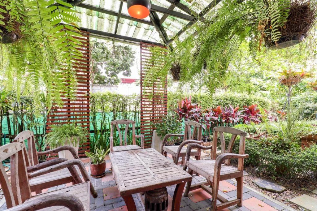 Oyo 412 7 Days Hotel Chiang Mai Zewnętrze zdjęcie
