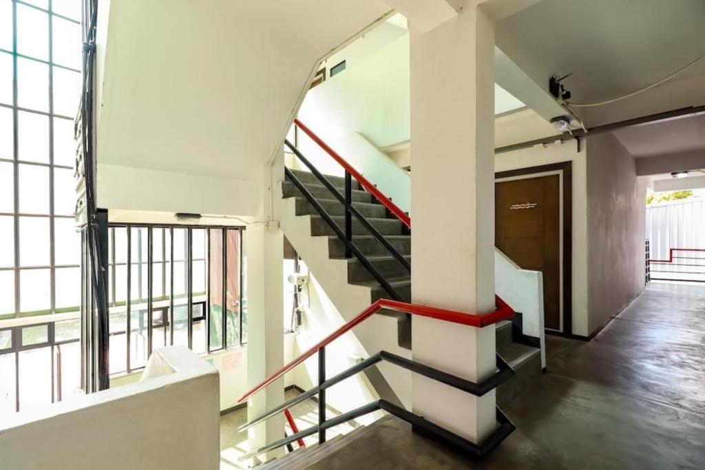 Oyo 412 7 Days Hotel Chiang Mai Zewnętrze zdjęcie