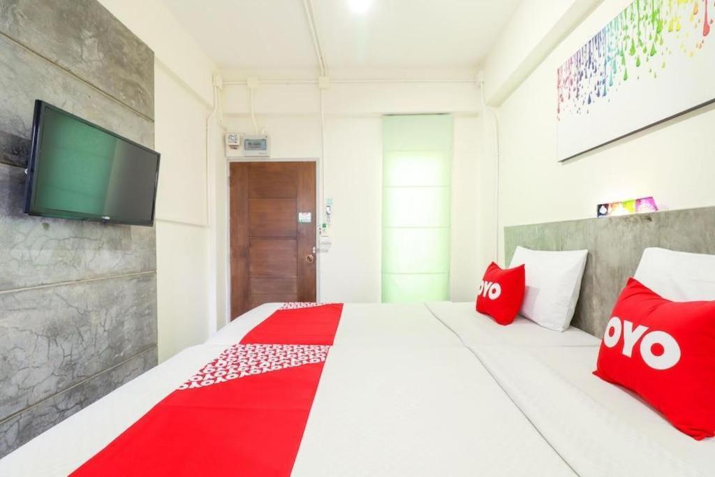 Oyo 412 7 Days Hotel Chiang Mai Zewnętrze zdjęcie