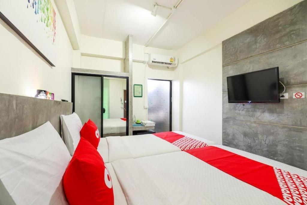 Oyo 412 7 Days Hotel Chiang Mai Zewnętrze zdjęcie