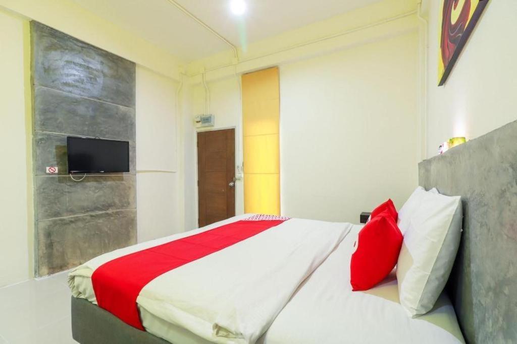 Oyo 412 7 Days Hotel Chiang Mai Zewnętrze zdjęcie