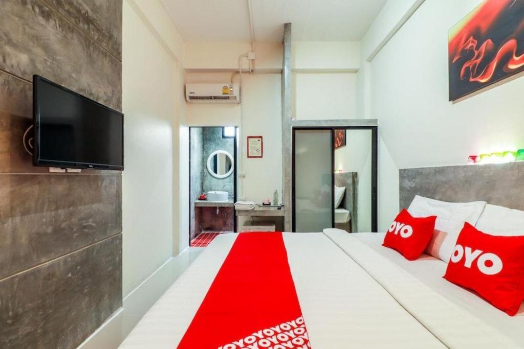 Oyo 412 7 Days Hotel Chiang Mai Zewnętrze zdjęcie