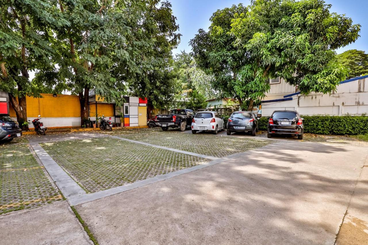 Oyo 412 7 Days Hotel Chiang Mai Zewnętrze zdjęcie